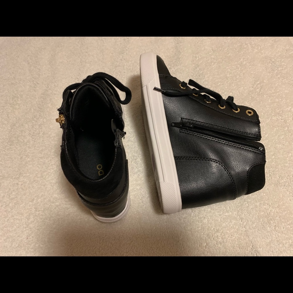 Also boots - Picture 3 of 4